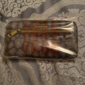 NWT Travelon Black Gray Print RFID Zip Wallet
